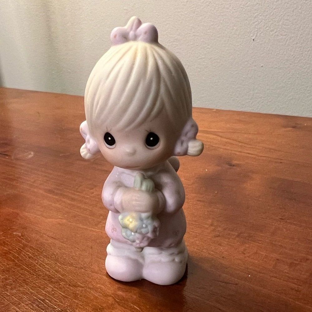 Precious moments E-2835 flower girl vintage 1983